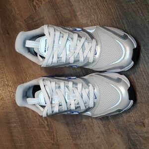 Nike Air ZOOM sneakers. Size 7.5 Metalic Grey And Blue.